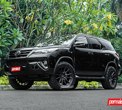Фото дисков Vossen HF6-1 на Toyota Fortuner II