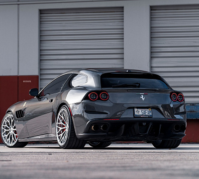 Фото дисков Strasse Wheels SV20M Deep Concave Duoblock на Ferrari GTC4Lusso