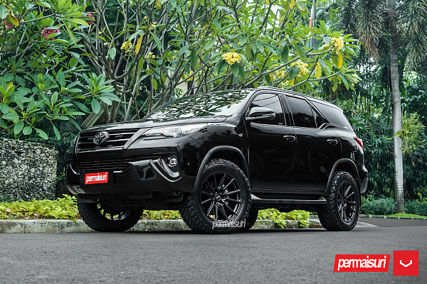 Фото дисков Vossen HF6-1 Черный сатин на Toyota Fortuner II
