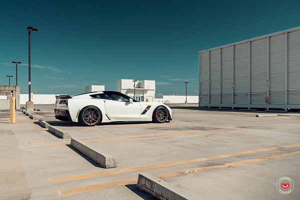 Фото дисков Vossen EVO-4R Сатиновый графит на Chevrolet Corvette C7