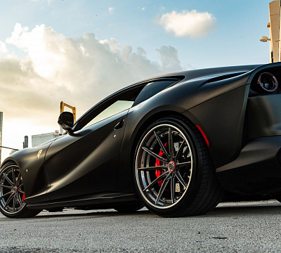 Фото дисков 1886 Wheels G010 на Ferrari 812