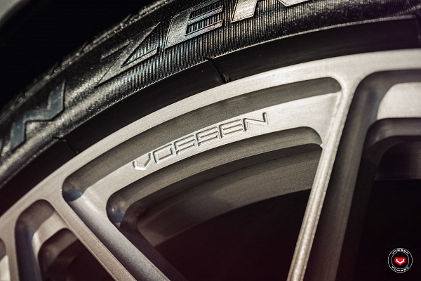 Фото дисков Vossen S17-01 Глянцевый тонированный лак на Range Rover IV
