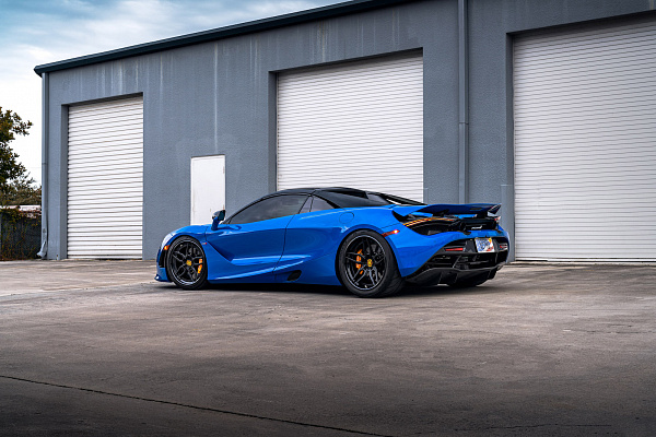 Фото дисков Strasse Wheels SV4 Deep Concave FS Черный сатин на McLaren 720S