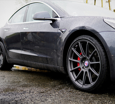 Фото дисков HRE RC103 на Tesla Model 3