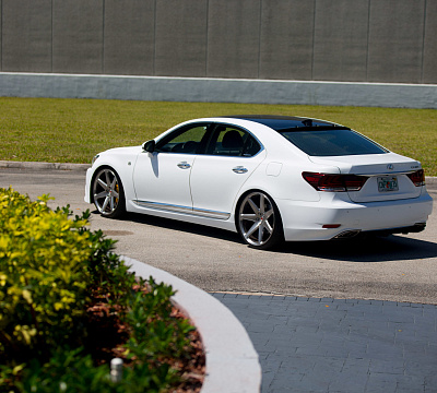 Фото дисков Vossen CG-207 на Lexus LS IV