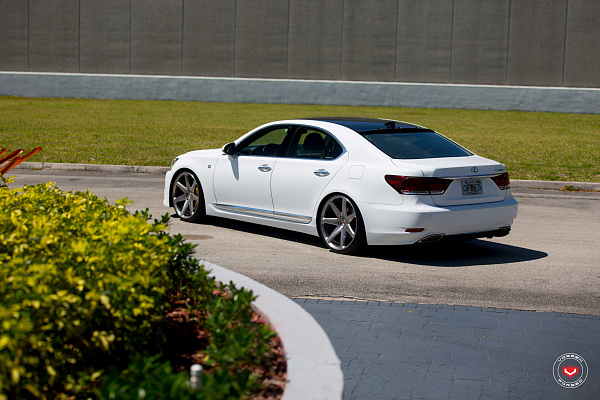 Фото дисков Vossen CG-207 Глянцевый лак на Lexus LS IV