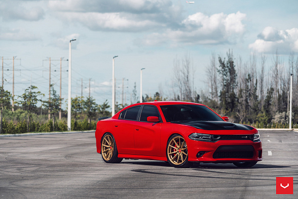 Фото дисков Vossen HF-3 Глянцевое золото на Dodge Charger VII