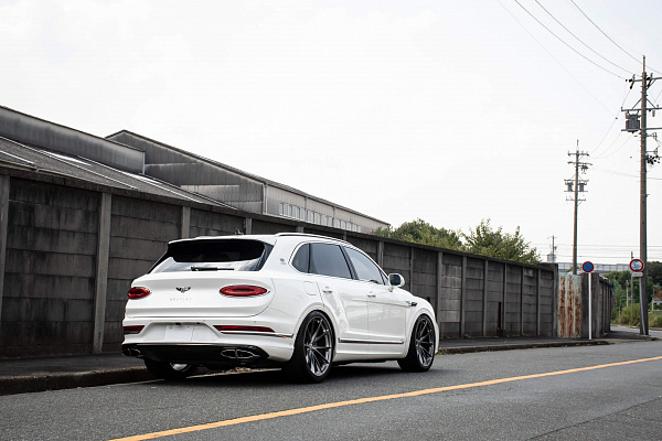 Фото дисков HRE P204 Сатиновый тонированный лак на Bentley Bentayga