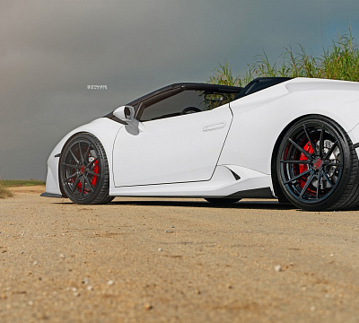 Фото дисков Strasse Wheels SV10 Deep Concave Duoblock на Lamborghini Huracan