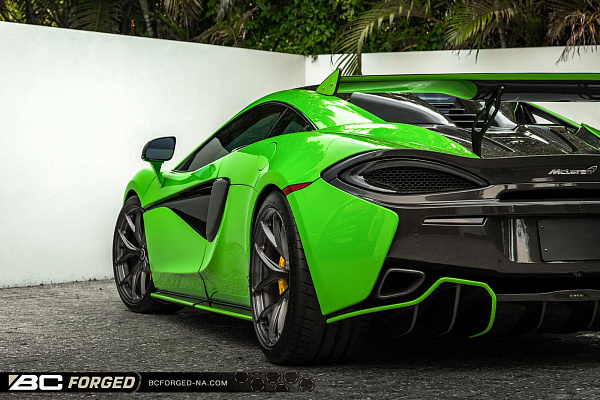 Фото дисков BC Forged RZ21 Глянцевый темный лак на McLaren 570S