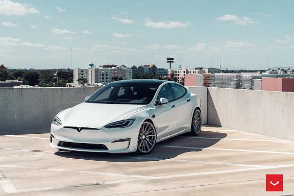 Фото дисков Vossen HF-4T Серебро на Tesla Model S
