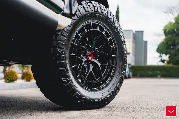 Фото дисков Vossen HFX-1 (6-Lug) Черный глянец на Toyota Hilux VIII