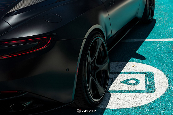 Фото дисков Anrky XR-305 Сатиновый графит на Aston Martin DB11