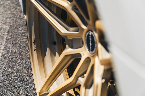 Фото дисков MV Forged VL22 Сатиновая шампань на Ferrari 488
