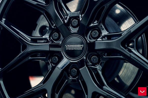 Фото дисков Vossen HFX-1 (6-Lug) Черный глянец на Chevrolet Silverado IV