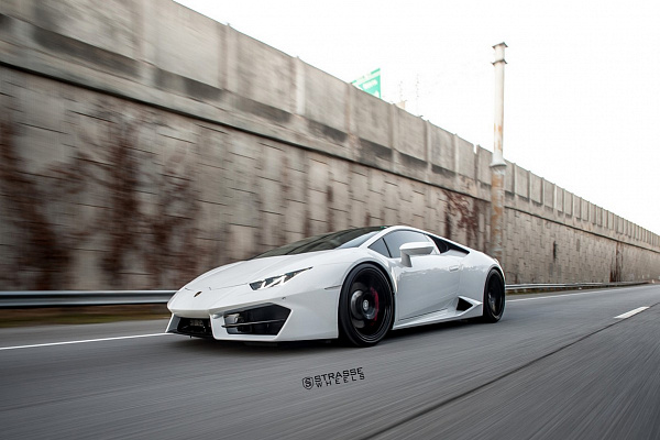 Фото дисков Strasse Wheels SV1 Deep Concave Monoblock Черный глянец на Lamborghini Huracan
