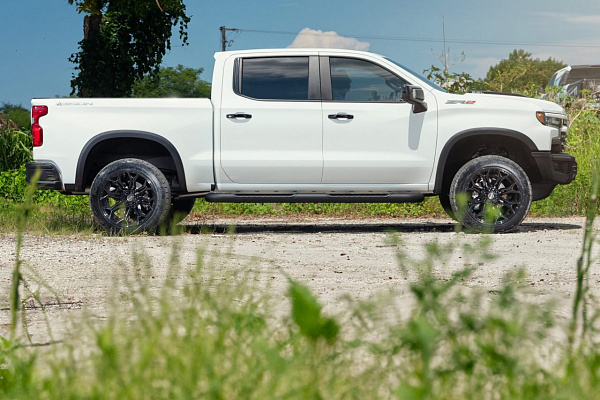 Фото дисков 4PLAY 4P83 Черный глянец на Chevrolet Silverado IV