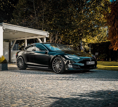 Фото дисков Vossen VFS-2 на Tesla Model S