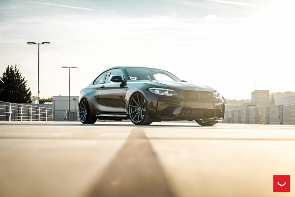 Фото дисков Vossen VFS-10 Глянцевый графит на BMW 2/M2 (F22/F87)