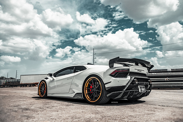 Фото дисков Strasse Wheels SV10 Deep Concave FS Другой цвет на Lamborghini Huracan