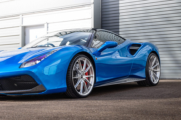 Фото дисков HRE P104SC Глянцевый лак на Ferrari 488