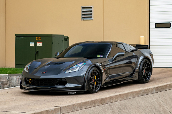 Фото дисков Strasse Wheels SM5RT Deep Concave FS Черный глянец на Chevrolet Corvette C7