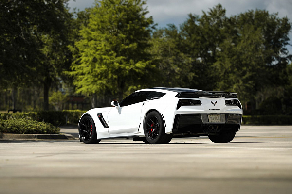Фото дисков BC Forged RZ05 Черный сатин на Chevrolet Corvette C7
