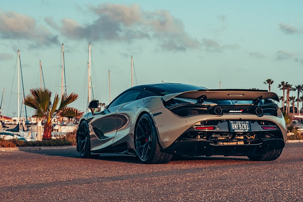 Фото дисков Brixton Forged PF7 Черный сатин на McLaren 720S