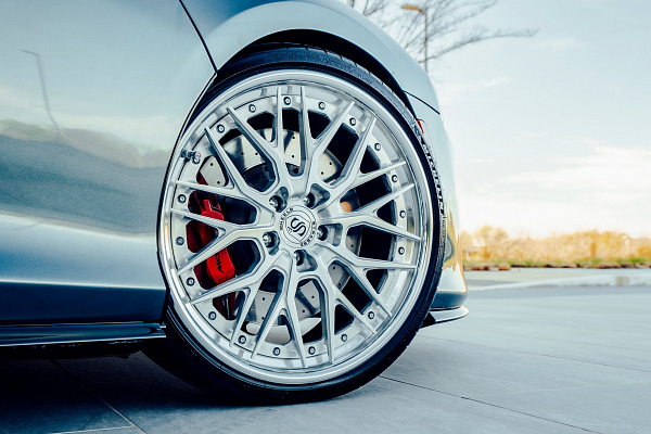 Фото дисков Strasse Wheels SV10M Deep Concave FS Глянцевый лак на McLaren 650S