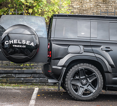 Фото дисков Kahn Mondial Retro RS на Land Rover Defender II