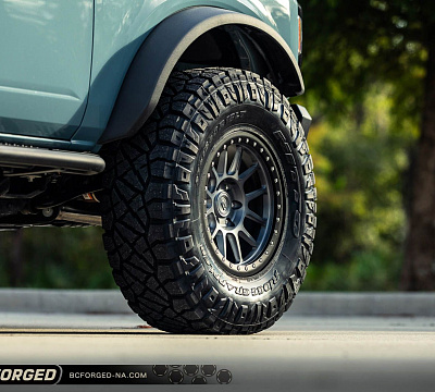 Фото дисков BC Forged RD03-BL на Ford Bronco