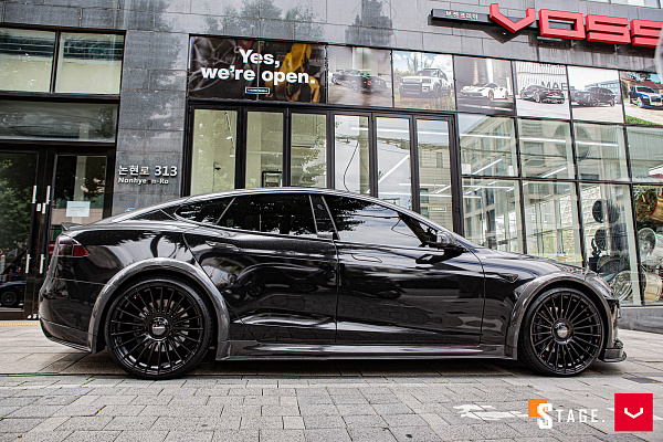 Фото дисков Vossen HF-8 Черный глянец на Tesla Model S