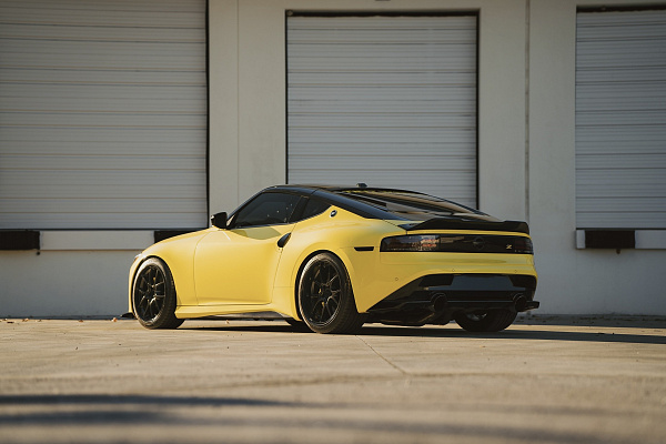 Фото дисков Rotiform LTN-J Черный сатин на Nissan Z