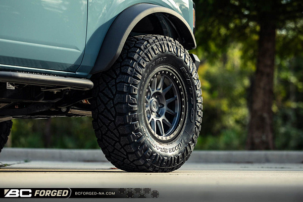 Фото дисков BC Forged RD03-BL Сатиновый тонированный лак на Ford Bronco