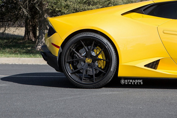 Фото дисков Strasse Wheels SM5R Deep Concave FS Черный глянец на Lamborghini Huracan