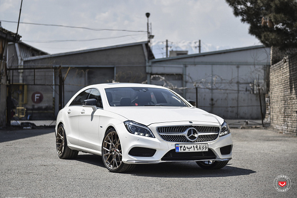 Фото дисков Vossen M-X3 Глянцевая шампань на Mercedes-Benz CLS (C218)