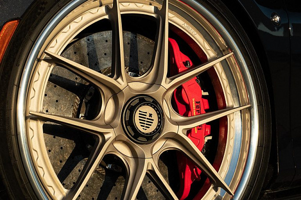 Фото дисков Anrky XR-301 Сатиновое золото на Ferrari F8