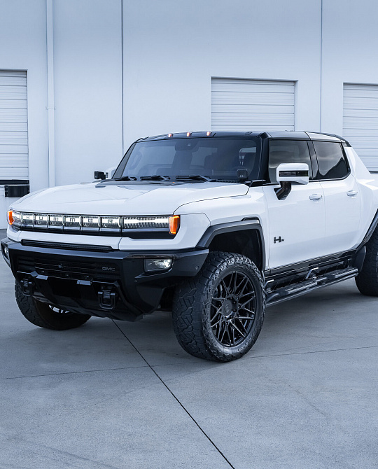 Фото дисков S17-07 Черный глянец на GMC Hummer EV