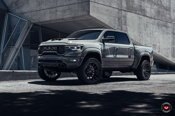 Фото дисков Vossen VFX-01 Черный глянец на Ram 1500 V