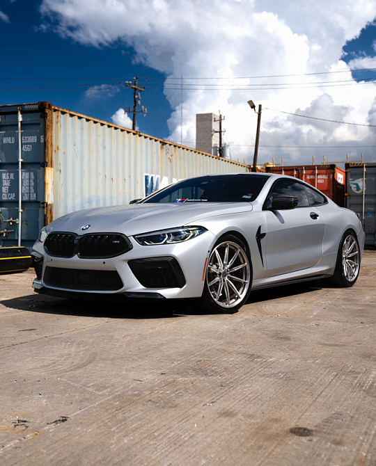 Фото дисков R11-R Полированный лак на BMW 8/M8