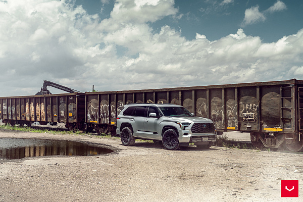 Фото дисков Vossen HF6-5 Черный глянец на Toyota Sequoia III