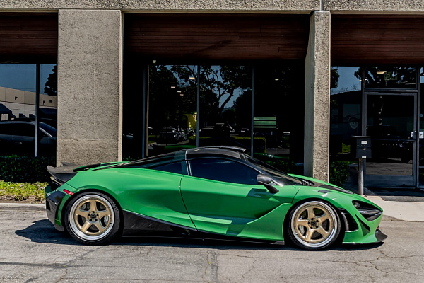 Фото дисков Brixton Forged TR05 Глянцевая шампань на McLaren 720S