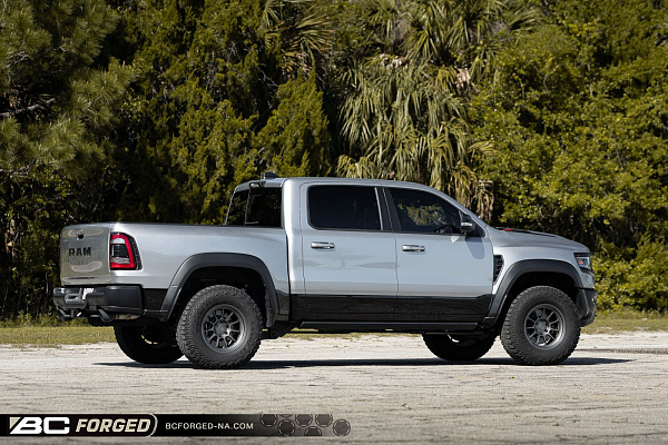 Фото дисков BC Forged TD01 Матовый графит на Ram 1500 V