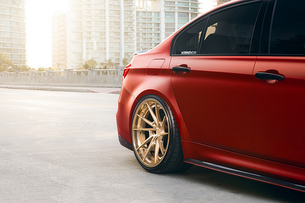 Фото дисков Anrky AN33 Сатиновое золото на BMW 3/M3 (F3x/F80)