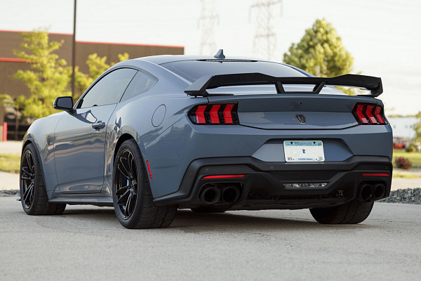 Фото дисков American Racing MACH FIVE Черный глянец на Ford Mustang VII