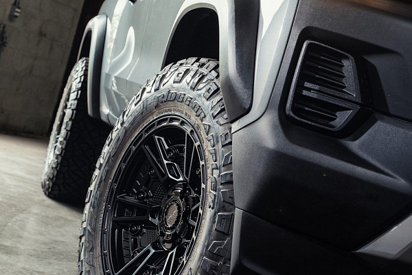 Фото дисков 4PLAY 4PS01 Черный сатин на Chevrolet Colorado