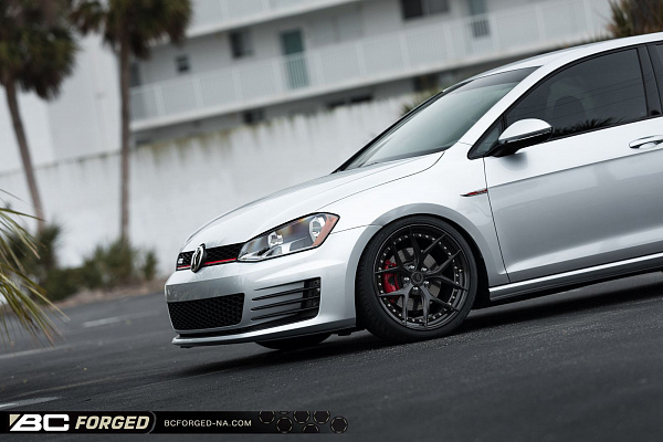 Фото дисков BC Forged HCS21 Глянцевый темный лак на Volkswagen Golf VII