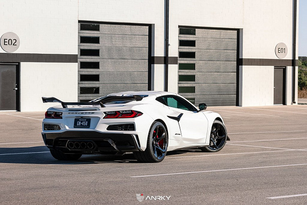 Фото дисков Anrky XR-105 Черный глянец на Chevrolet Corvette C8