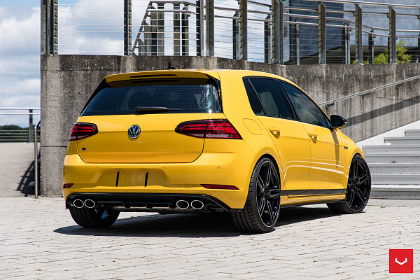 Фото дисков Vossen HF-1 Черный глянец на Volkswagen Golf VII
