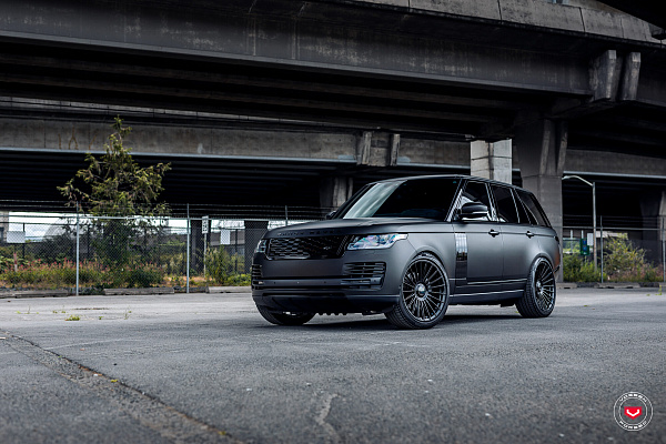 Фото дисков Vossen S17-13 Черный глянец на Land Rover Range Rover IV